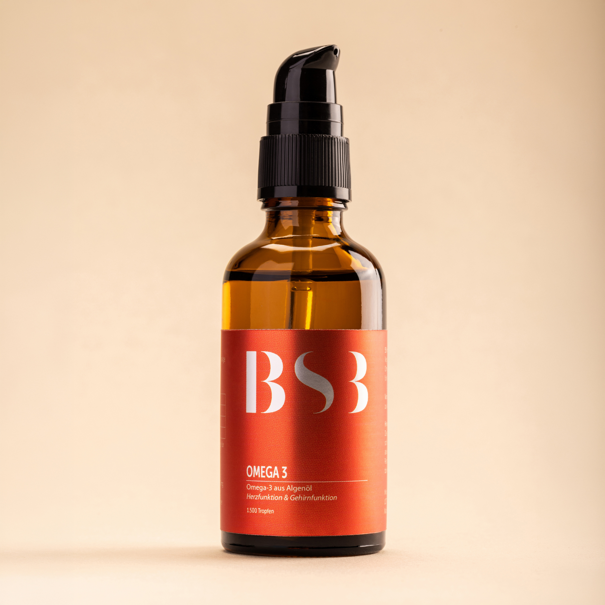 Omega 3 Strong von BeautySystem-3, Flasche mit Omega-3-Kapseln, Nahaufnahme der Nahrungsergänzungsmittel.